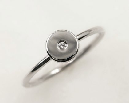 “JUVENTUD” anillo oro blanco con diamante