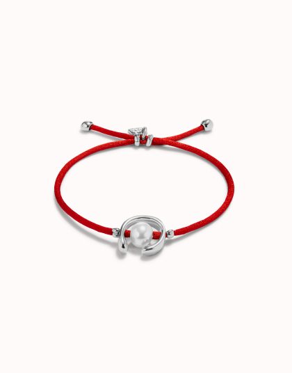 Pulsera de hilo rojo con perla shell fornitura bañada en plata de ley.