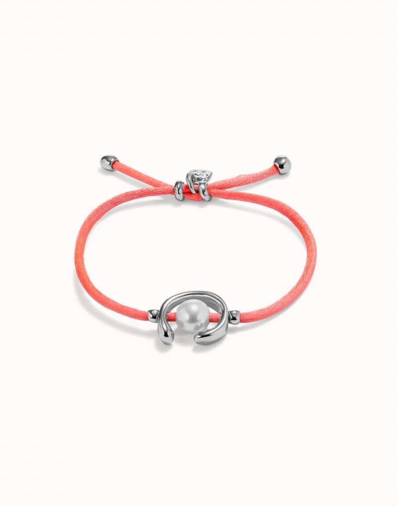 Pulsera de hilo fucsia con perla shell fornitura bañada en plata de ley.